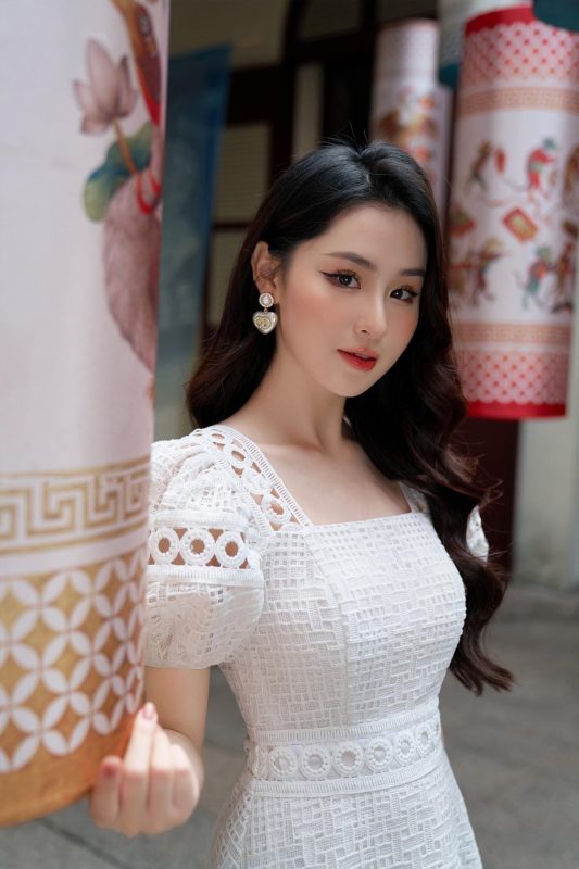 Đầm Thiết Kế Ren Dệt Họa Tiết Cao Cấp Cho Nàng Thơ - VADLADY