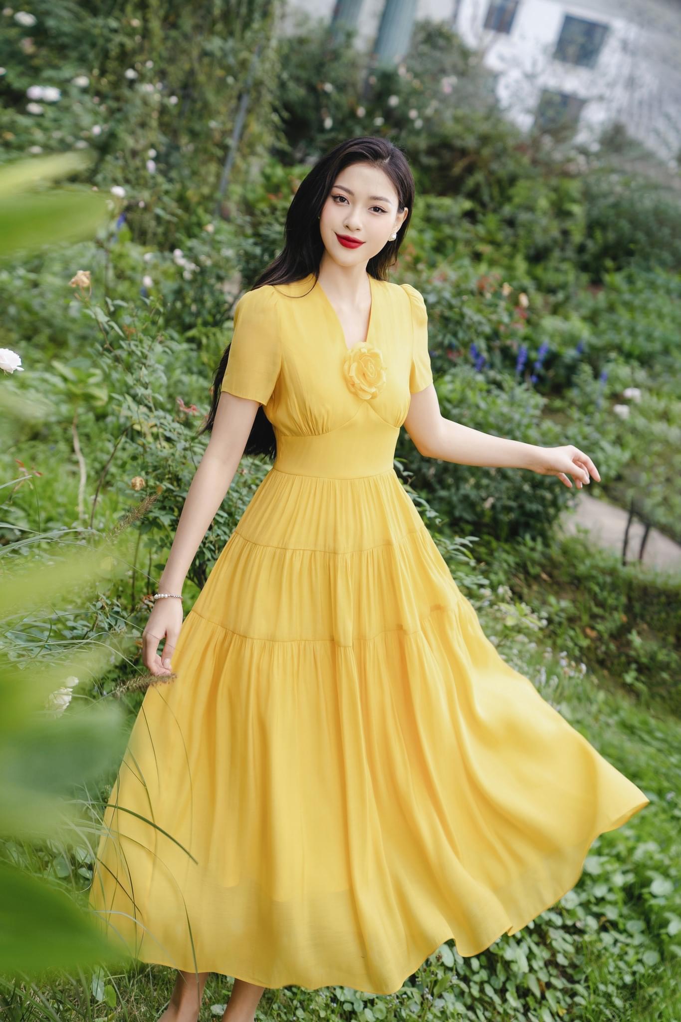 Đầm Tơ Nhật Đính Hoa Vàng Xinh Xắn Cho Nàng Thơ - VADLADY