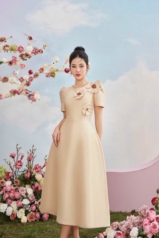 Đầm Tiệc Thiết Kế Đính Hoa Vai Bồng Cao Cấp Tone Be Nhẹ Nhàng - VADLADY