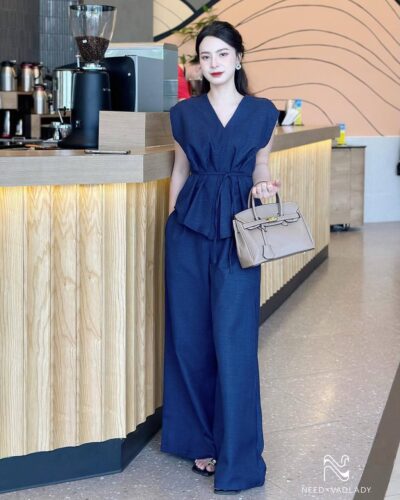 Bộ Đũi Vân Mây Cổ V Xếp Ly Eo Trang Trọng - VADLADY